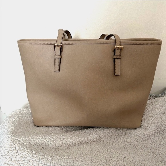Michael Kors Jet Set Top Zip Tote - Picture 4 of 11